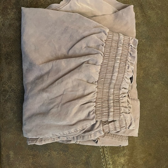 A& F Women’s Jogger Cargo Pant Mauve - Picture 2 of 3